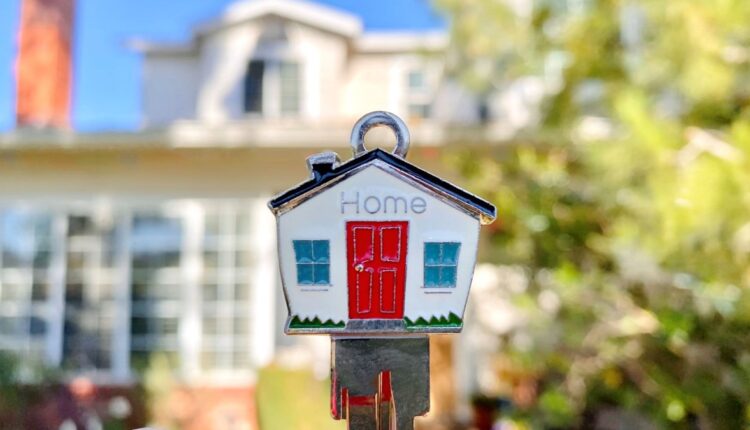 106904133-1624982307514-buying-a-new-home-home-ownership-tonythetigersson-tony-andrews-photography_t20_nLYdNg.jpg